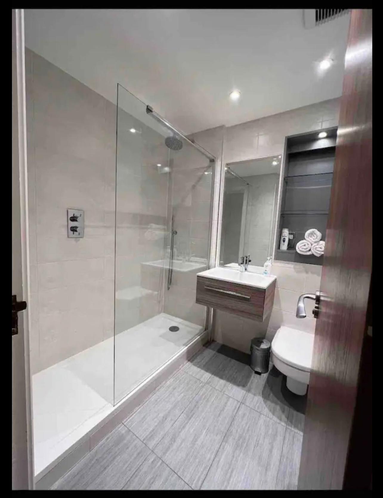 Luxury Apartment Riverside Лондон Экстерьер фото